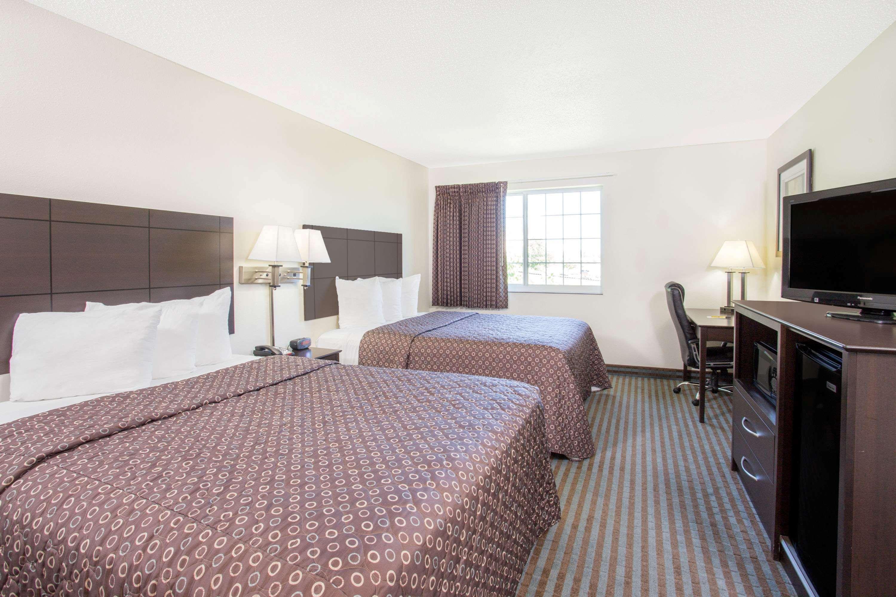 Super 8 By Wyndham Cedar Falls Exteriér fotografie