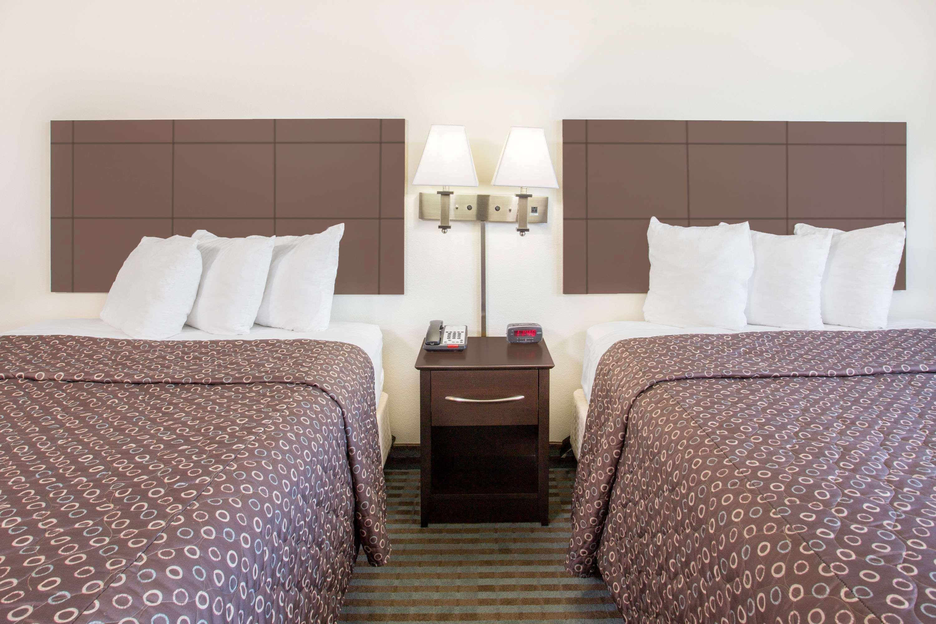 Super 8 By Wyndham Cedar Falls Exteriér fotografie