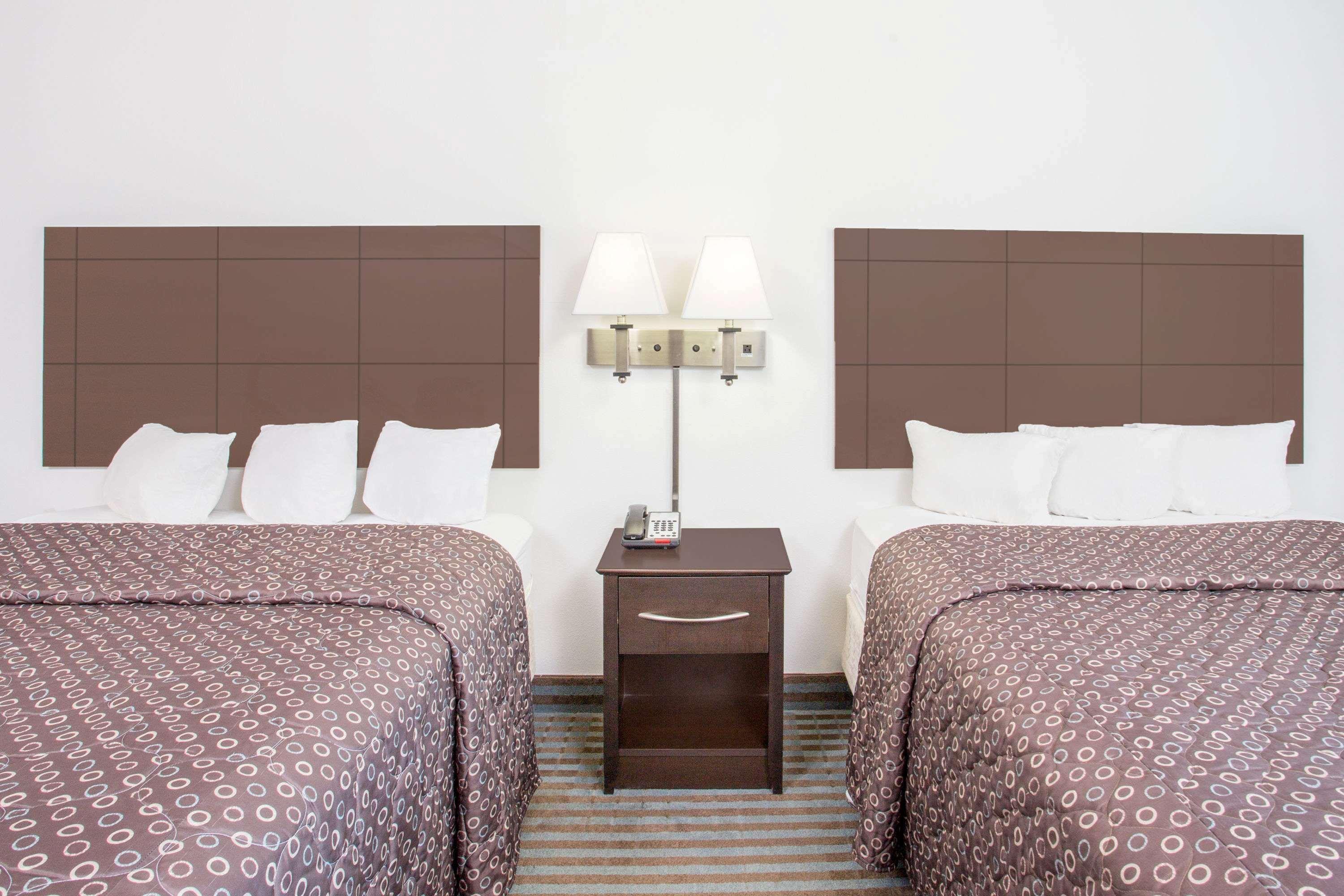 Super 8 By Wyndham Cedar Falls Exteriér fotografie