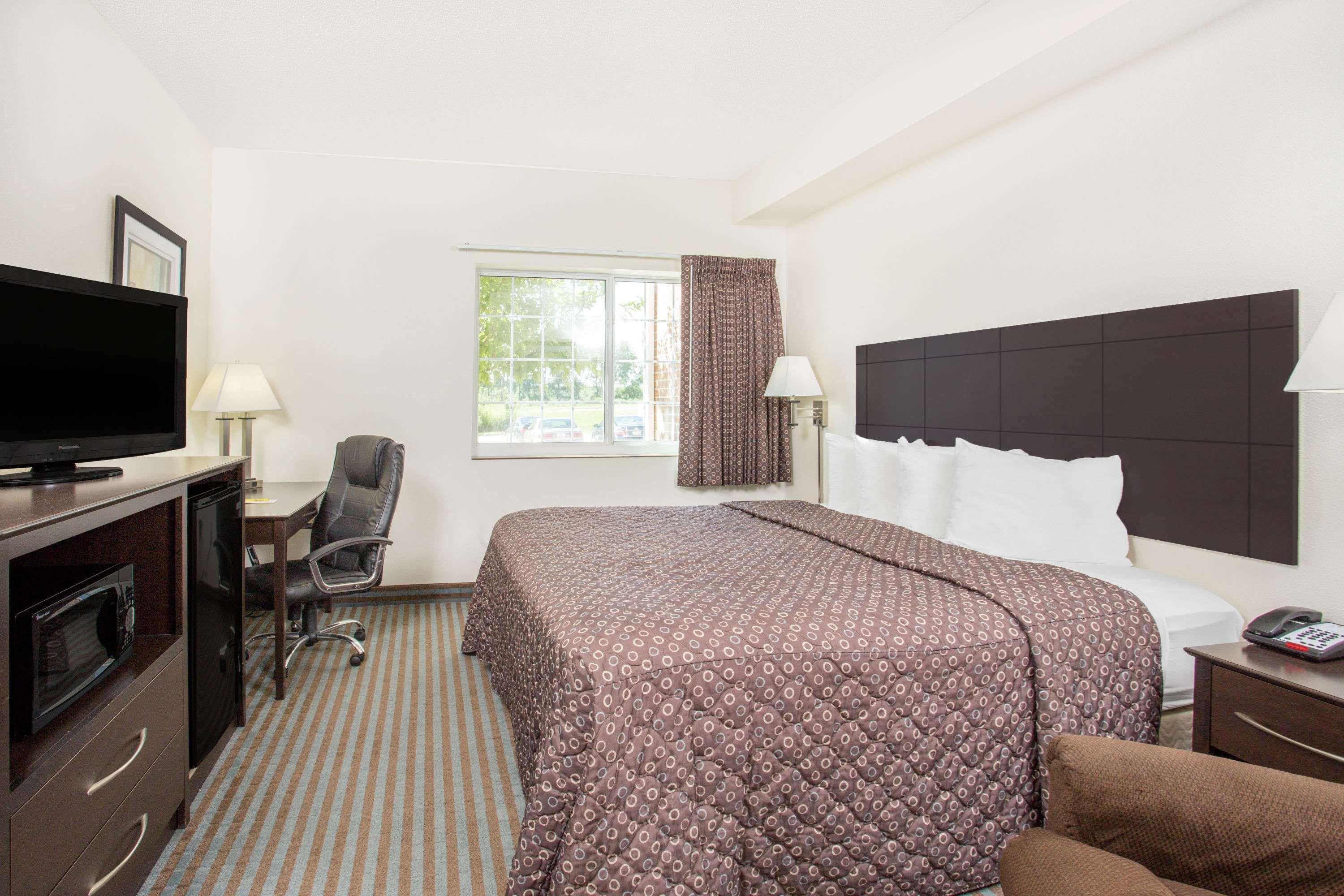 Super 8 By Wyndham Cedar Falls Exteriér fotografie