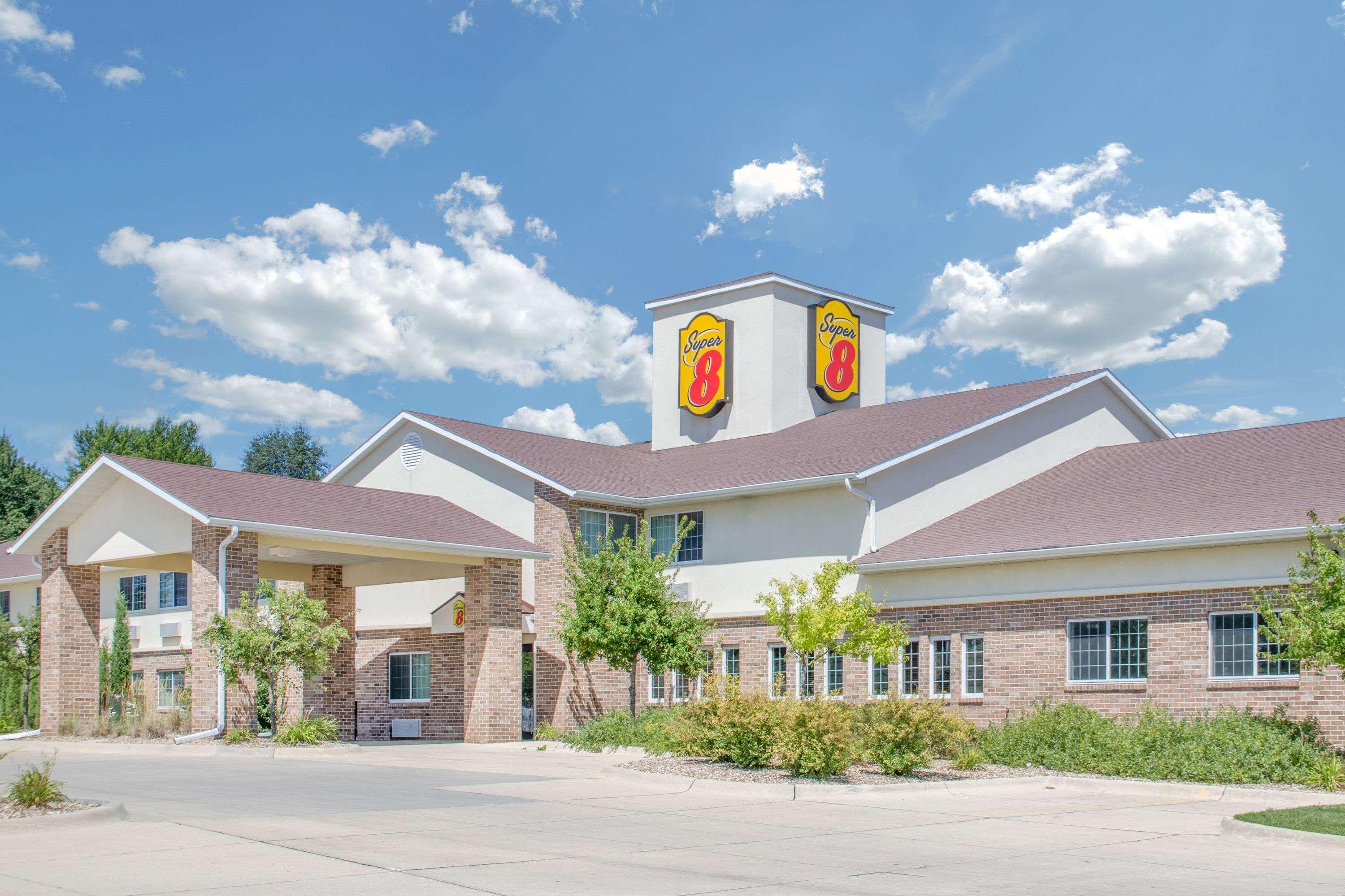 Super 8 By Wyndham Cedar Falls Exteriér fotografie