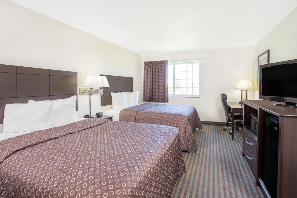 Super 8 By Wyndham Cedar Falls Exteriér fotografie