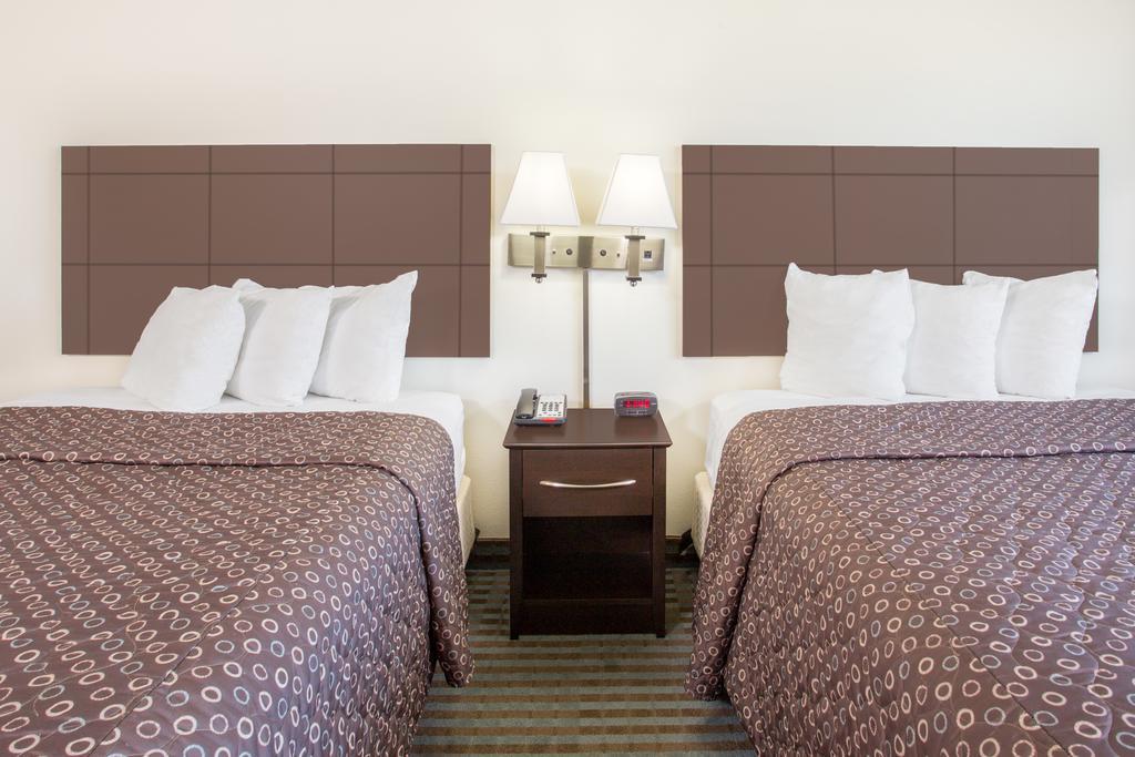 Super 8 By Wyndham Cedar Falls Exteriér fotografie
