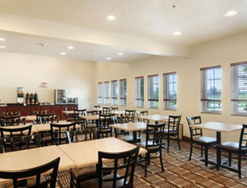 Super 8 By Wyndham Cedar Falls Exteriér fotografie
